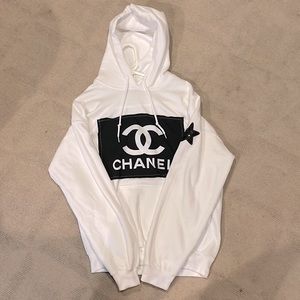 Chanel in Sweatshirt 